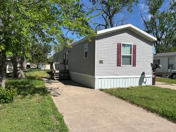 210 Hummingbird Dr, McPherson, KS 67460