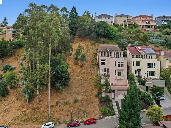 4th image of 209 Sheridan Rd