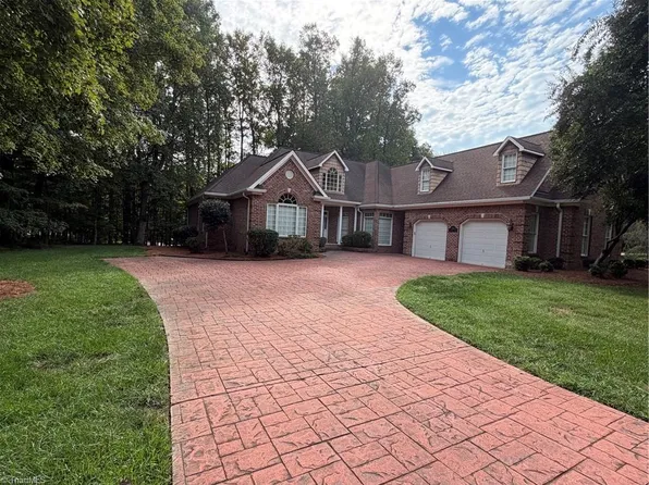 3940 Newport Ct, High Point, NC 27265