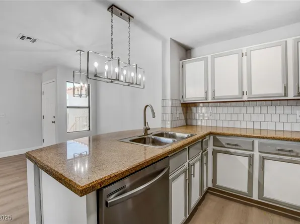 8452 Boseck Dr Unit 208, Las Vegas, NV 89145