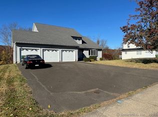 19 Shadow Ct, Middletown, CT 06457