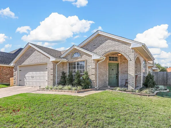 912 Remington Dr, Saginaw, TX 76131