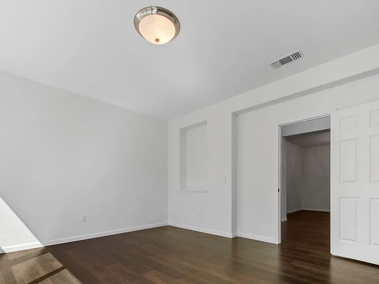991 Zephyr Ln — Photo 12