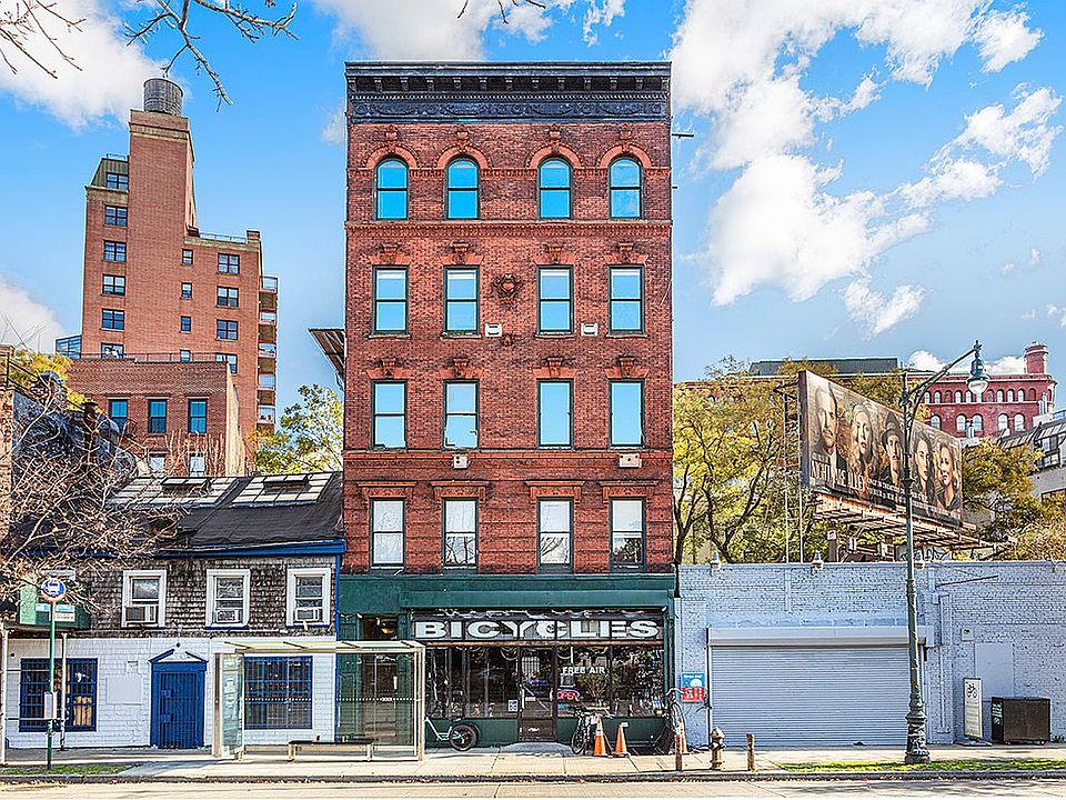 1st image of 391 West St Unit Townhouse
