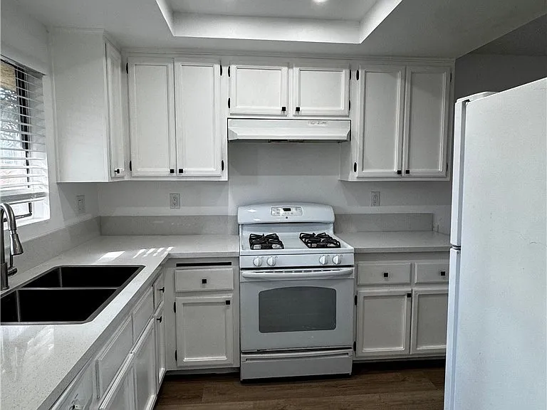 1999 Maple Ave #202 — Photo 3