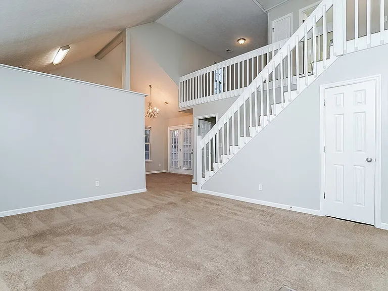 4033 Pepperwood Dr — Photo 2