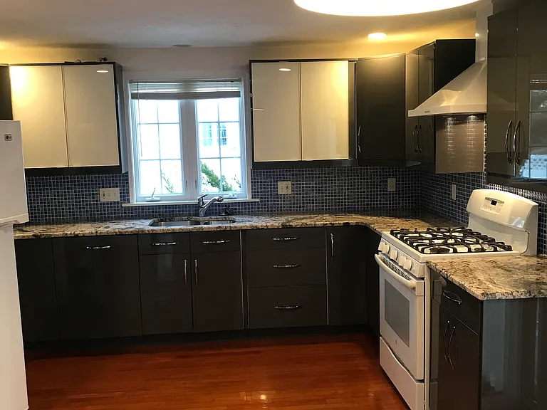 577 Winter St — Photo 61