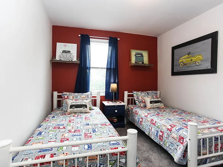 Lothian and Oakridge Apartments — Photo 7