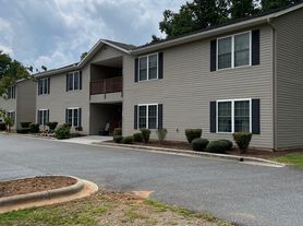 46 Meadow Wood Ct, Franklin, NC