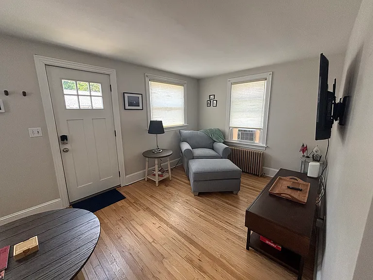 111 Cedar Ave — Photo 2