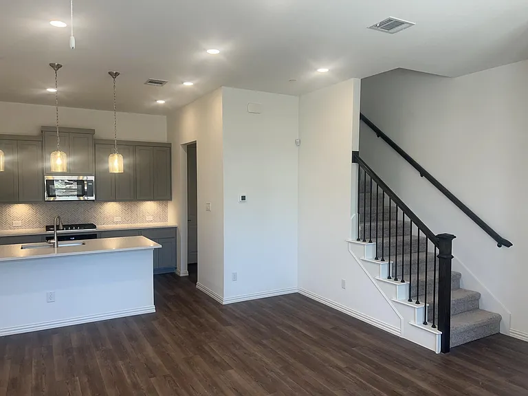 4512 Ward St — Photo 9
