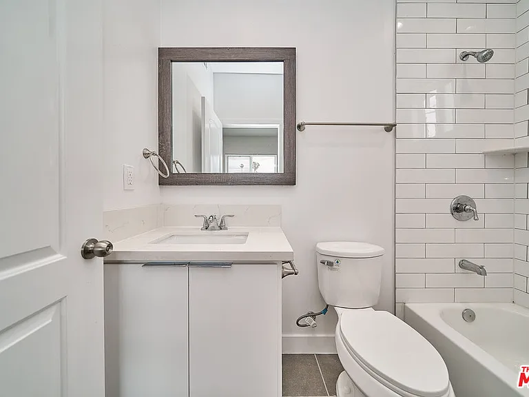 601 W 41st Pl — Photo 15