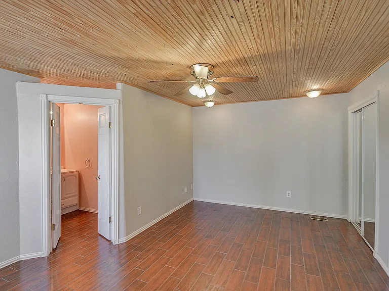 9800 Craford Ct — Photo 25