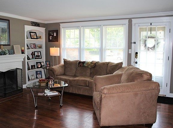 3rd image of 132 N Knollwood Dr