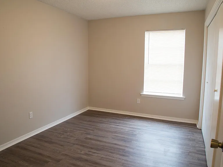6042 S Rockford Ave — Photo 7