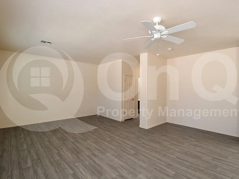 9120 W Hubbell St — Photo 14