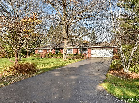 3rd image of 26W214 Mohican Dr