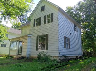 624 S Benton Ave, Freeport, IL 61032