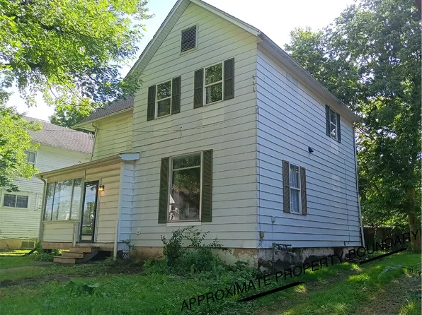 624 S Benton Ave, Freeport, IL 61032