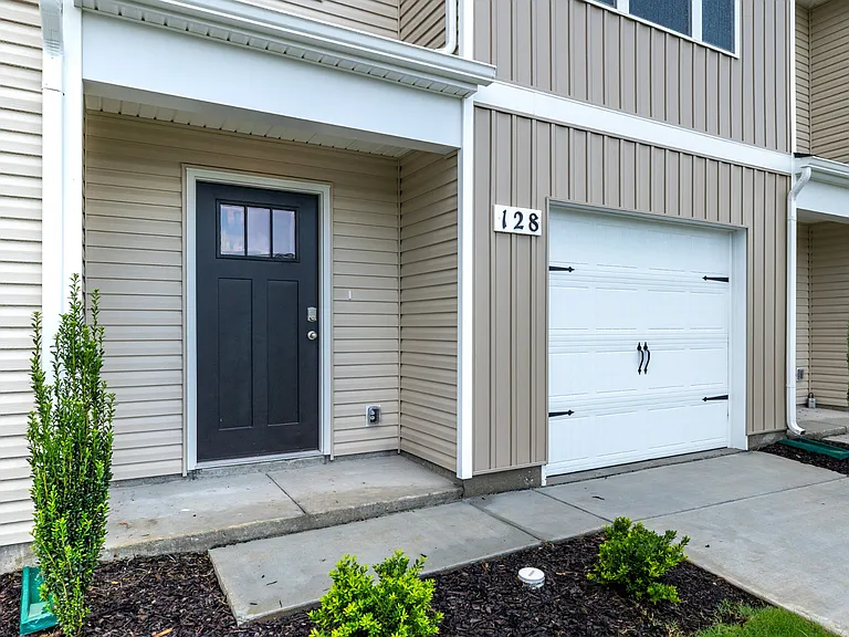 128 Mattie Ct — Photo 3