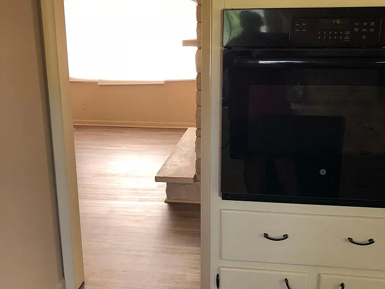 6916 Penrose Dr — Photo 14