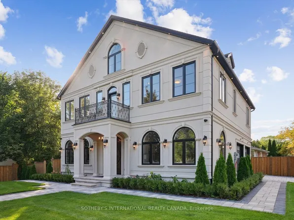 452 Rothesay Pl, Burlington, ON L7N 3E3