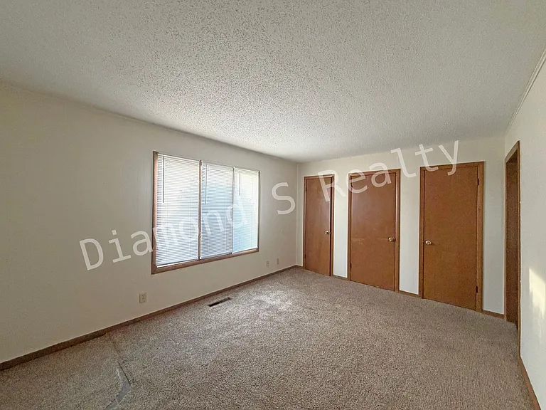 2545 S South Pl #B — Photo 3