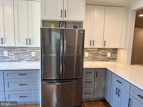 5th image of 19 Kellington Dr