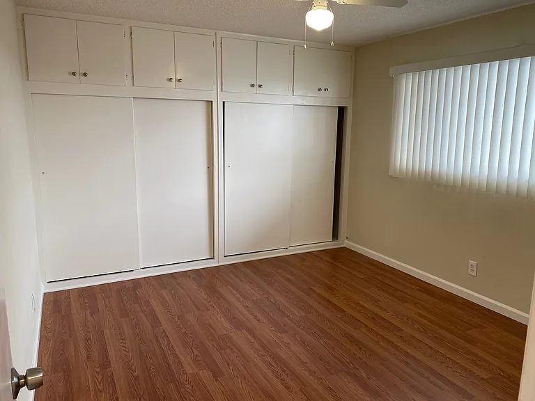 10334 Paramount Blvd — Photo 11