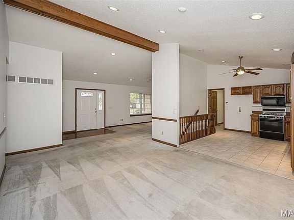 2nd image of 825 Colleen Dr