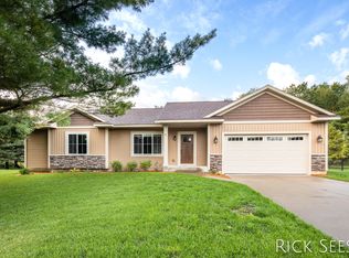 13225 Shutter Dr SE, Lowell, MI 49331