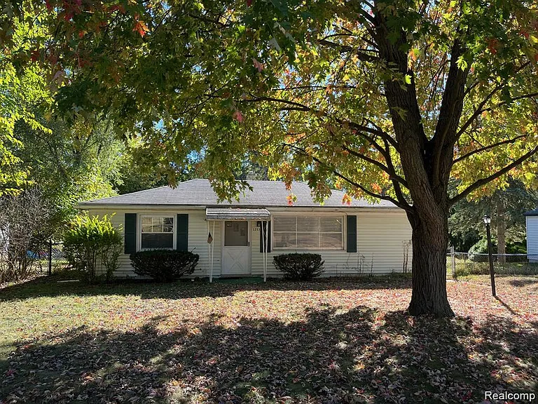1253 Atkinson Ave — Photo 1