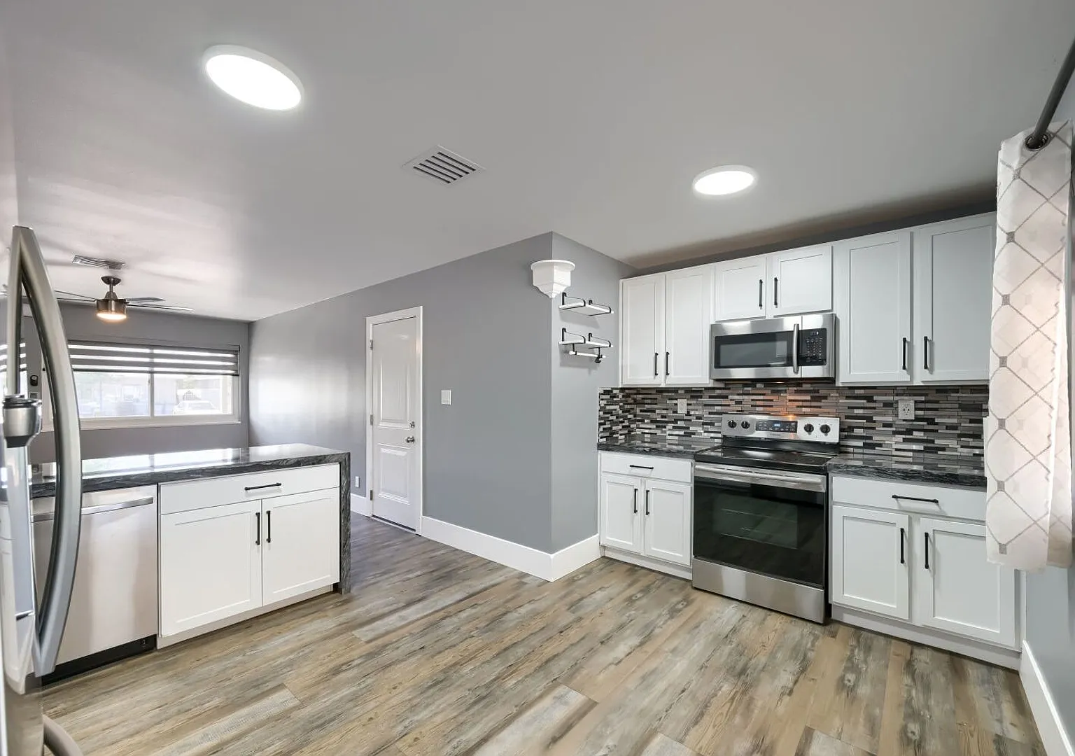 Modern Remodeled 2 Bedroom Home With Solar & Huge Backyard! — Photo 4