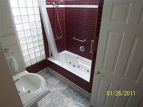 5th image of 10218 Nassau Ave