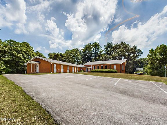 2nd image of 2304 Roseberry Ln