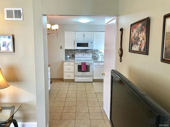 5th image of 161 Thurston Ave