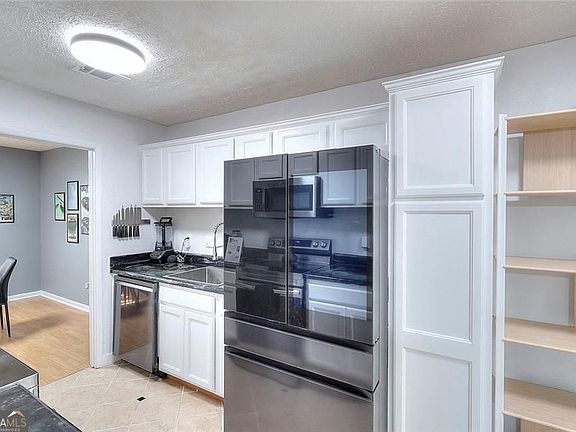 5th image of 5137 Roswell Rd Unit 6