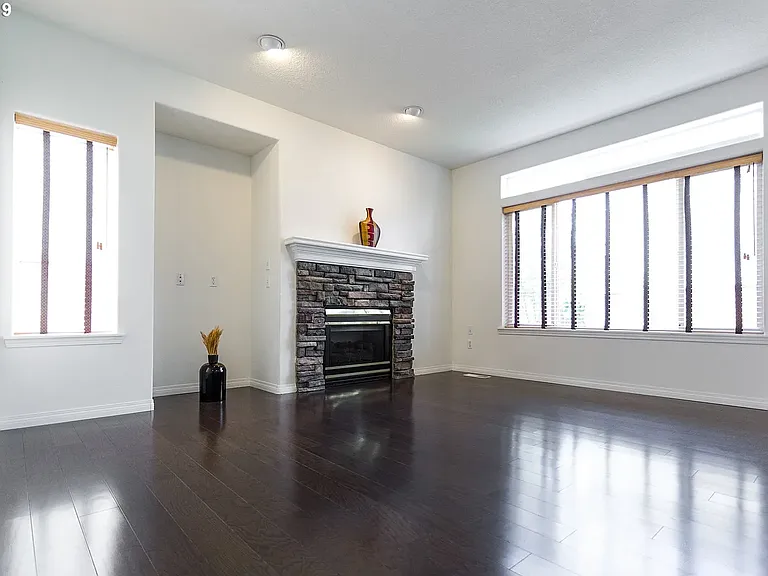 1435 NE Setting Sun Dr — Photo 18