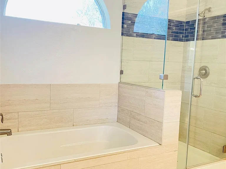 20910 Medallion Pointe Dr — Photo 14