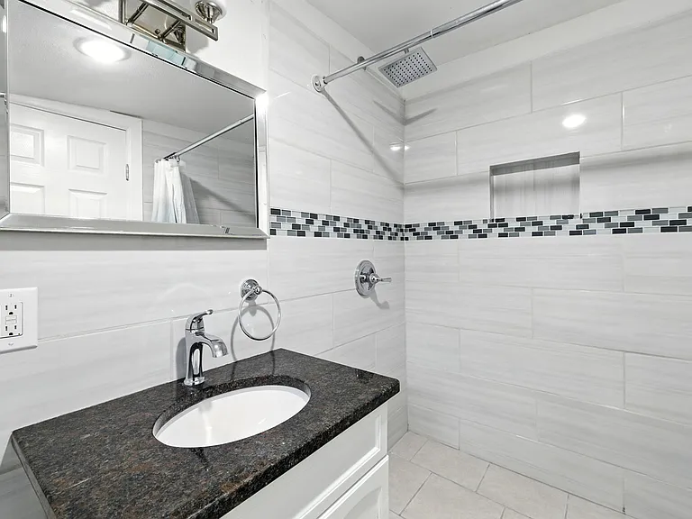 629 Delmar St — Photo 12
