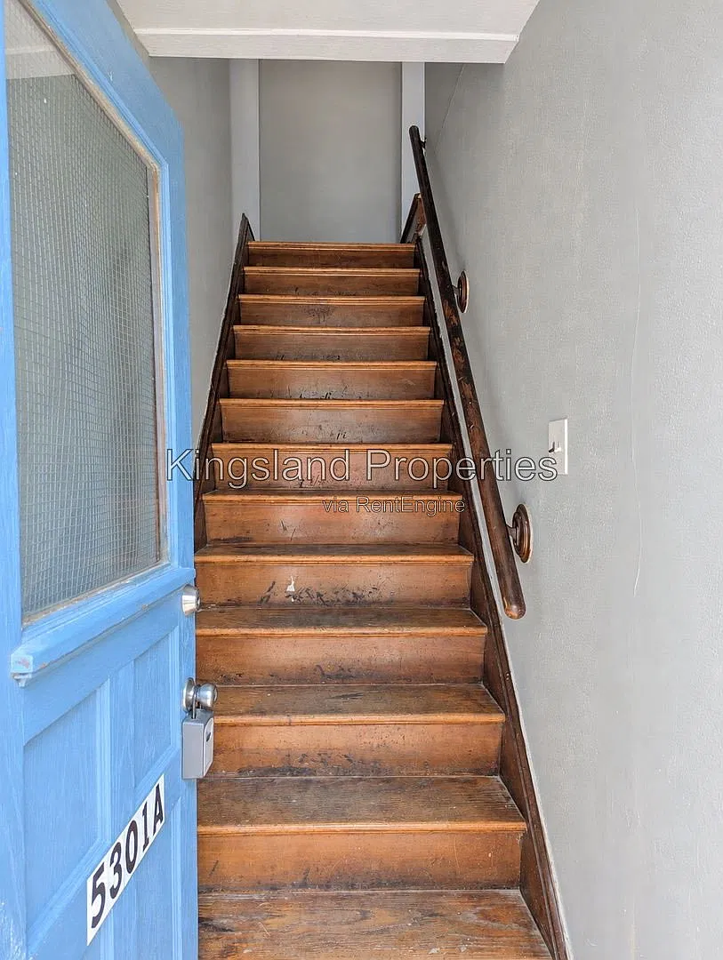 2 bed, 1.0 bath, 900 sqft, $1,200 — Photo 2