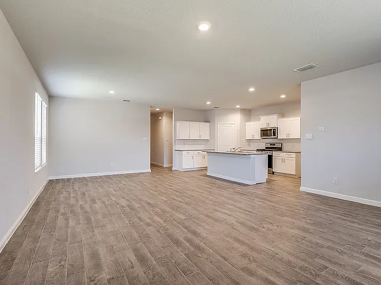 5 bed, 2133 sqft, $2,800 — Photo 2