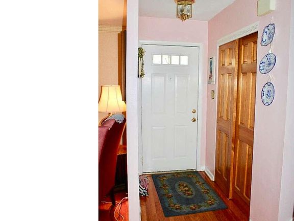 4th image of 28 N Fawn Dr
