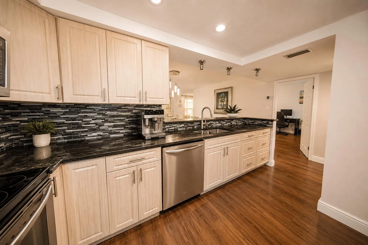 2 bed, 2.0 bath, 1300 sqft, $2,650 — Photo 3
