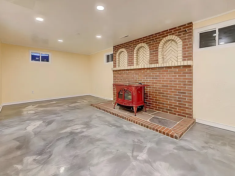 34 N Garland Ave — Photo 18