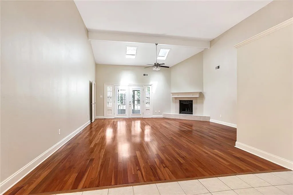 3 bed, 1895 sqft, $2,350 — Photo 3