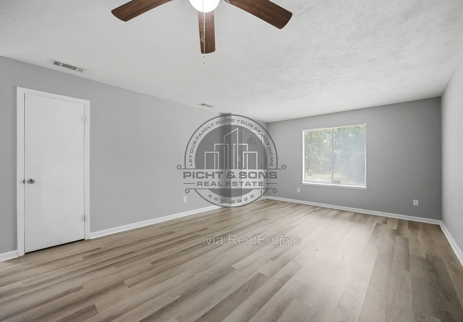 2 bed, 1.0 bath, 877 sqft, $1,200 — Photo 4