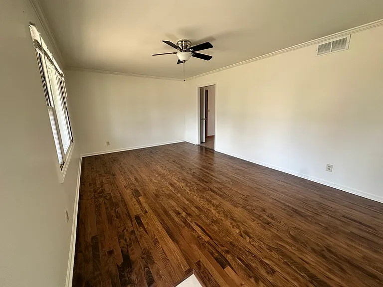 7315 Maple St — Photo 4