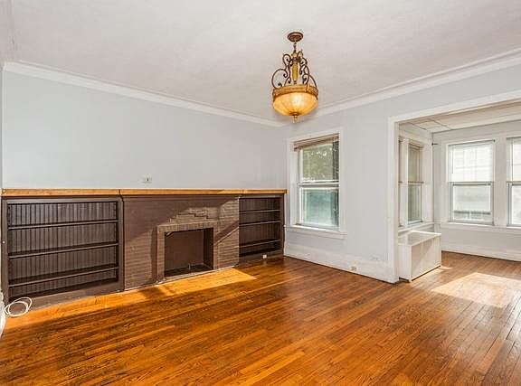 4th image of 6517 N Bosworth Ave APT 2