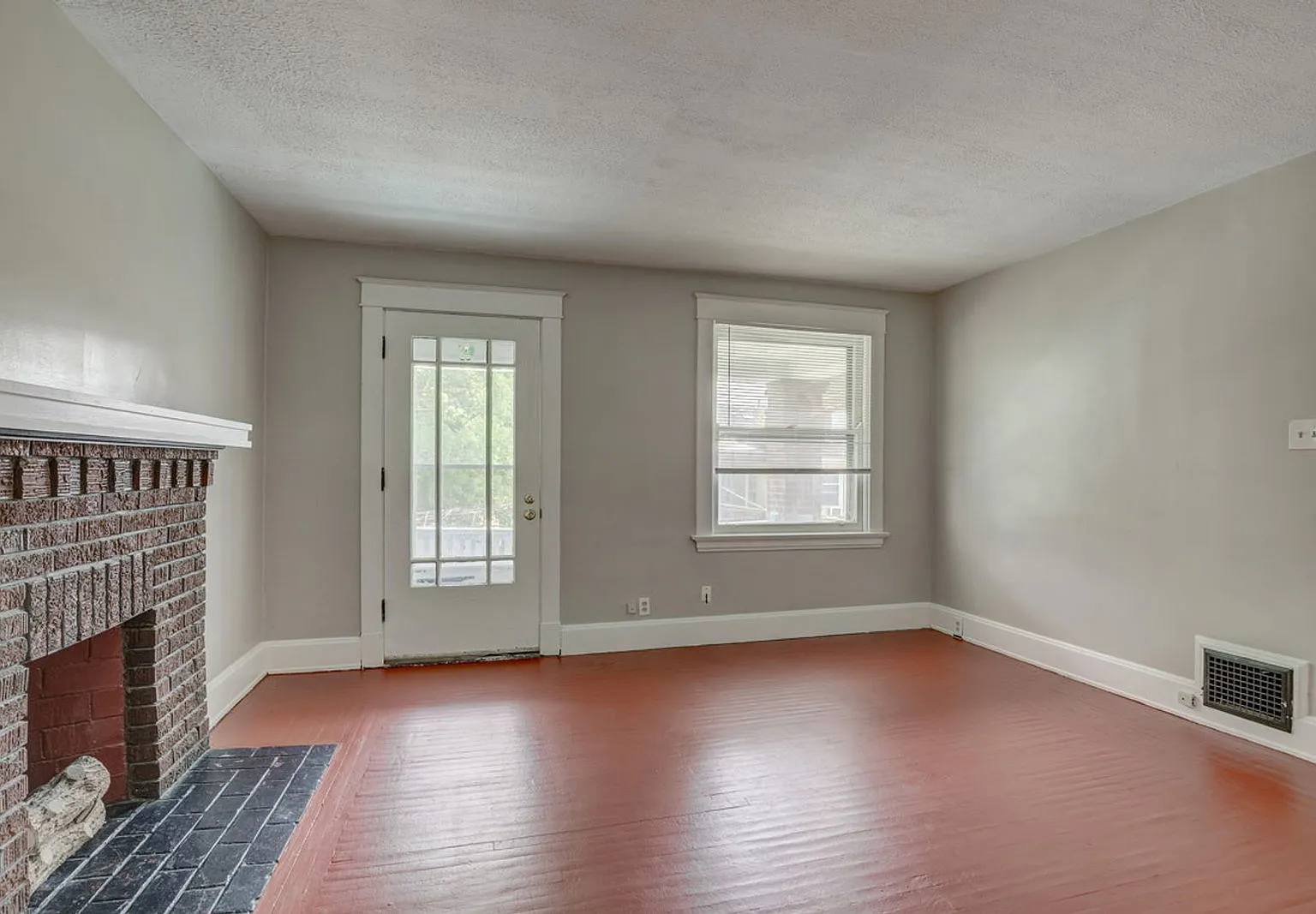 3 bed, 2.0 bath, 1274 sqft, $1,395 — Photo 4